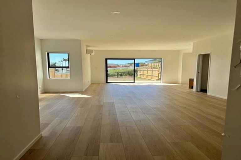 Photo of property in 3b Putiputi Way, Papakura, 2110