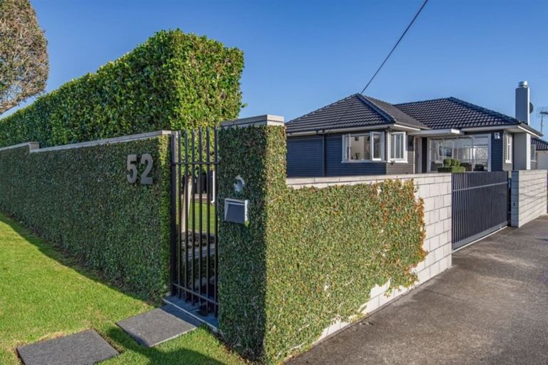 Photo of property in 2/52 Aberdeen Road, Campbells Bay, Auckland, 0620