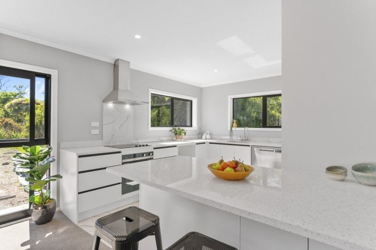 Photo of property in 12 Winnie Close, Acacia Bay, Taupo, 3330