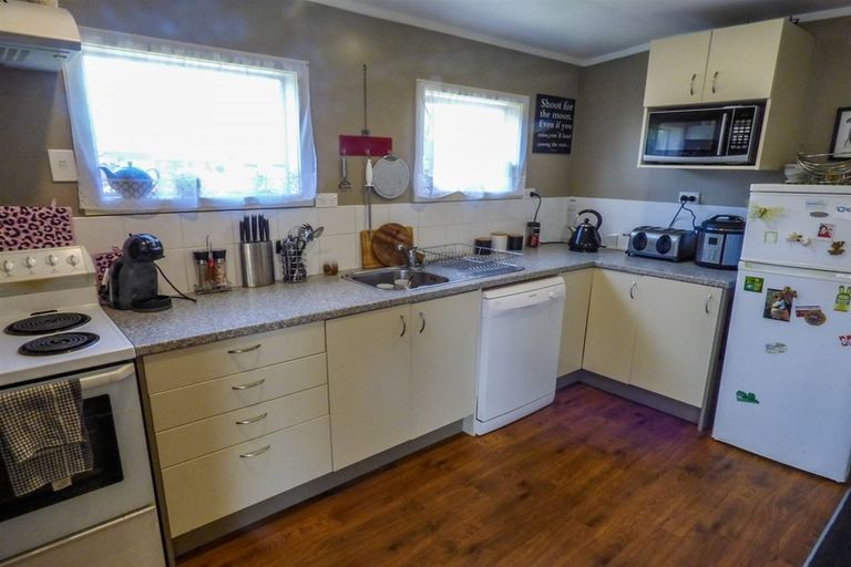 Photo of property in 1 Armstrong Street, Balclutha, 9230