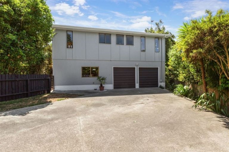 Photo of property in 3 Achilles Close, Tawa, Wellington, 5028