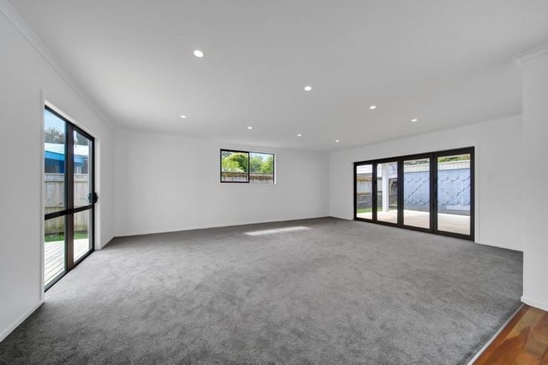 Photo of property in 14 Bromley Place, Westown, New Plymouth, 4310