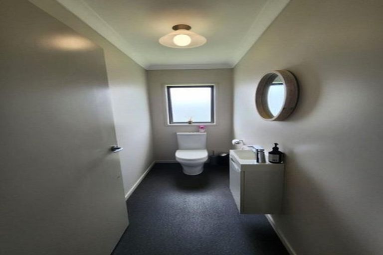 Photo of property in 34 Omata Road, Marfell, New Plymouth, 4310