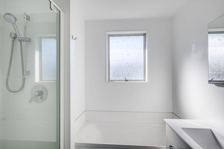 Photo of property in 68 Tait Drive, Greenmeadows, Napier, 4112