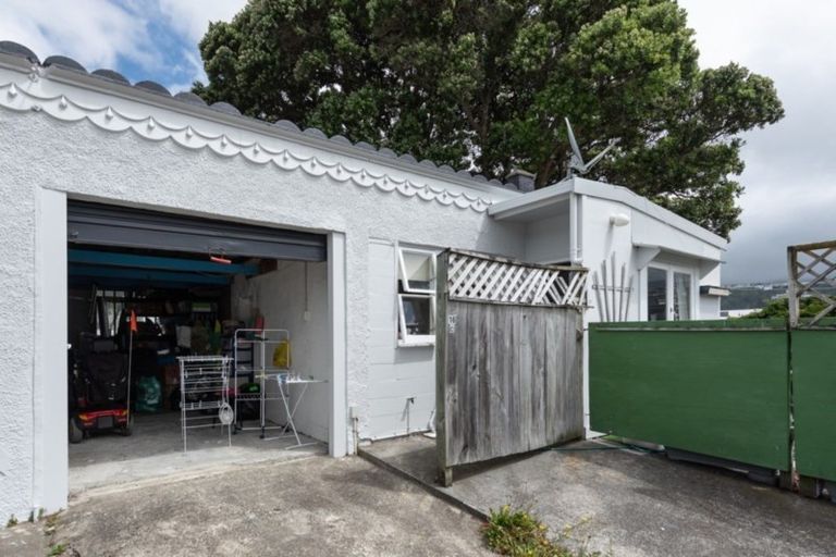 Photo of property in 16 Glendavar Street, Berhampore, Wellington, 6023