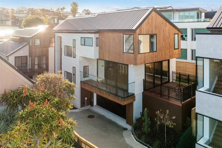 Photo of property in 20 Beach Road, Castor Bay, Auckland, 0620