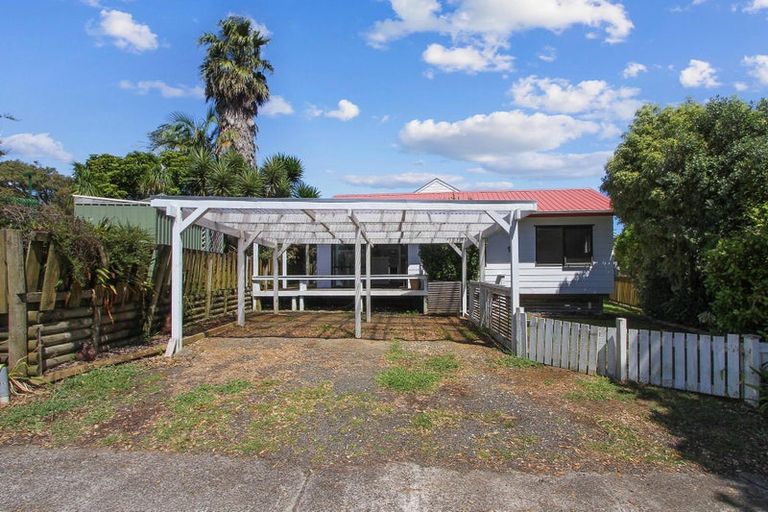 Photo of property in 17a Leaming Place, Clarks Beach, 2122