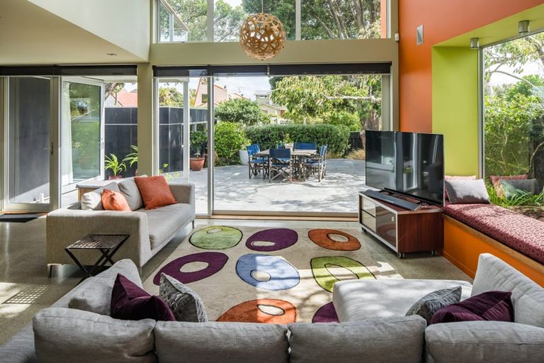 Photo of property in 22 Puriri Street, Eastbourne, Lower Hutt, 5013