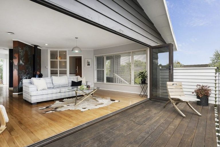 Photo of property in 97 Wallace Road, Mangere Bridge, Auckland, 2022