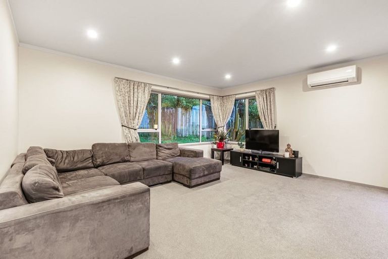 Photo of property in 2/42 Hogans Road, Glenfield, Auckland, 0629