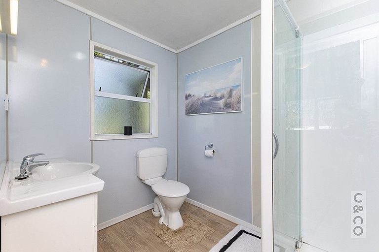 Photo of property in 2246 State Highway 16, Helensville, 0875