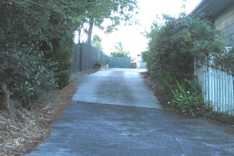 Photo of property in 21 Denarius Lane, Glendene, Auckland, 0602