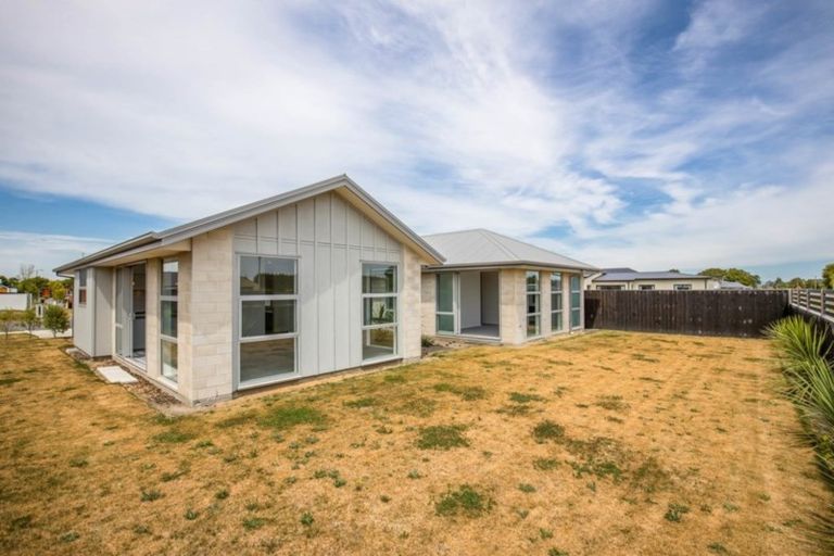 Photo of property in 37 Westpark Boulevard, Rangiora, 7400