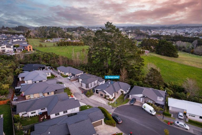 Photo of property in 2 Tarara Lane, Kumeu, 0810