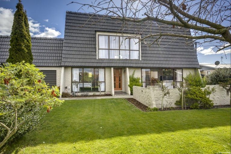 Photo of property in 14 Bassett Place, Taradale, Napier, 4112