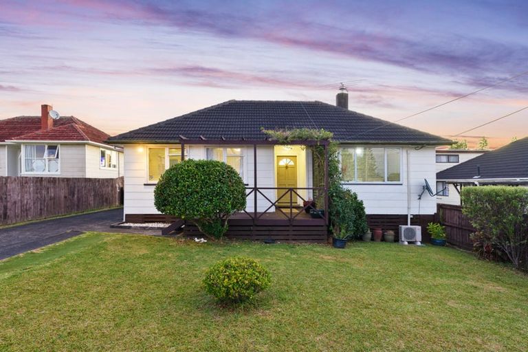 Photo of property in 82 Kelman Road, Kelston, Auckland, 0602