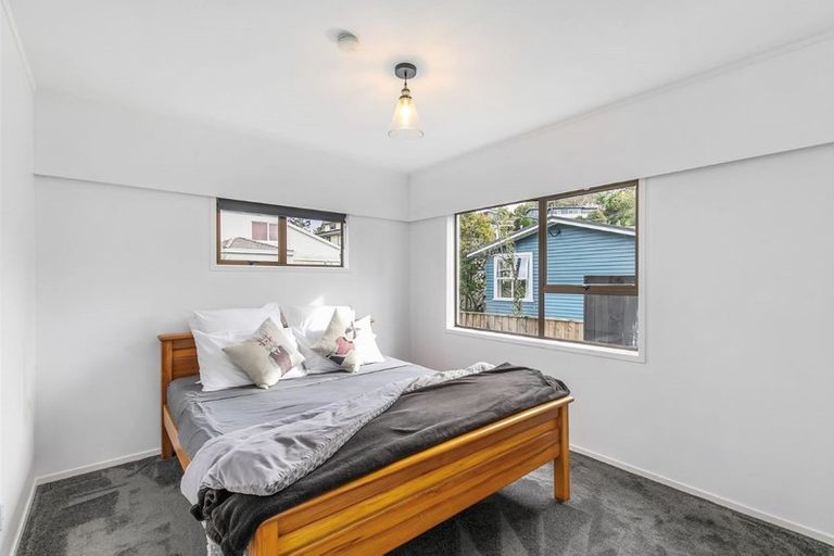 Photo of property in 1/12a Rossmore Terrace, Murrays Bay, Auckland, 0630