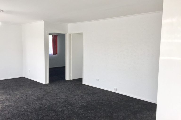 Photo of property in 10 Hamblyn Place, Ranui, Auckland, 0612