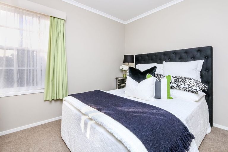 Photo of property in 37 Fratley Avenue, Farm Cove, Auckland, 2012