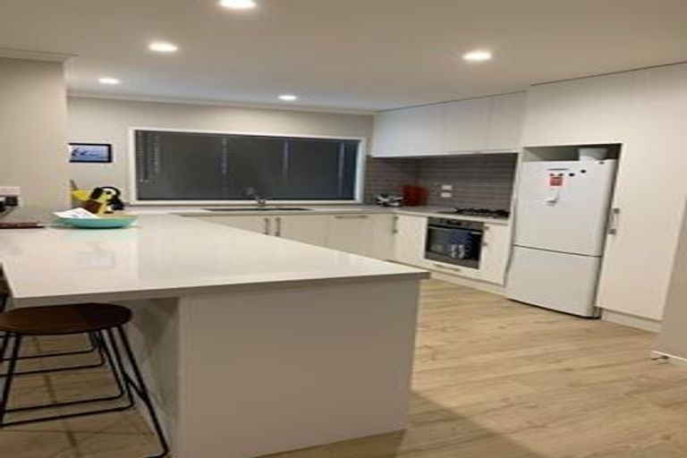 Photo of property in 20 Messenger Terrace, Oakura, 4314