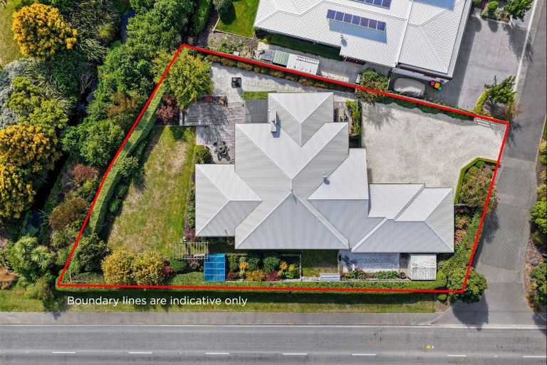 Photo of property in 28 Wilkinsons Road, Harewood, Christchurch, 8051