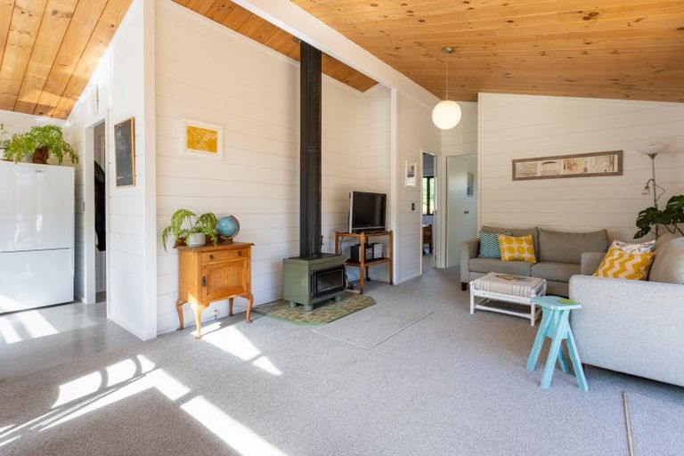 Photo of property in 124-126 Renown Road, Raumati South, Paraparaumu, 5032
