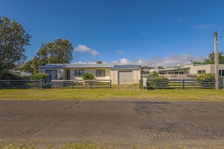 Photo of property in 3 Ruanui Street, Himatangi Beach, Foxton, 4891