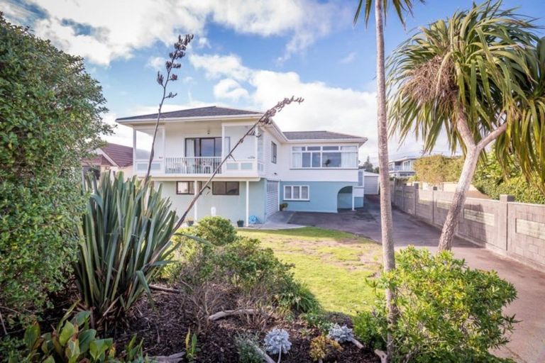 Photo of property in 65 Marine Parade, Paraparaumu Beach, Paraparaumu, 5032