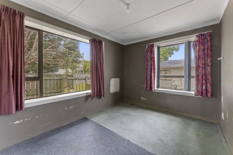 Photo of property in 2 Gibson Crescent, Naenae, Lower Hutt, 5011