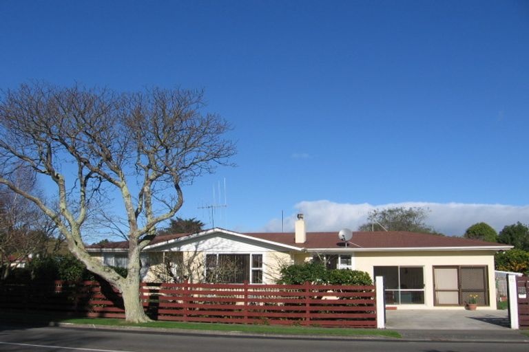 Photo of property in 42 Park Road, West End, Palmerston North, 4412