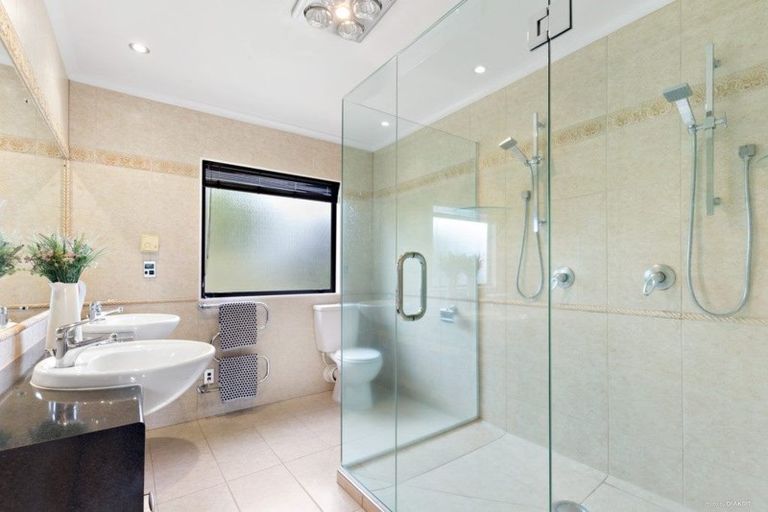 Photo of property in 33 Byblos Place, The Gardens, Auckland, 2105