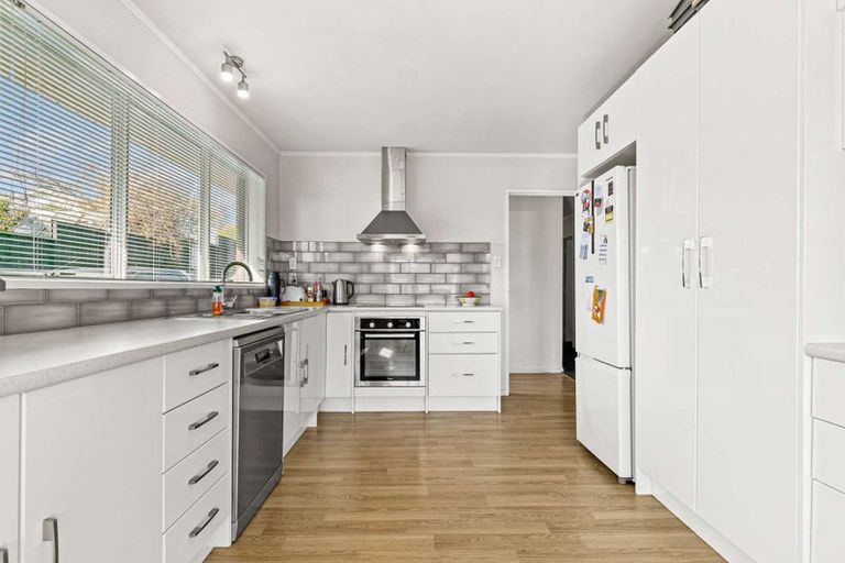 Photo of property in 49 Neri Crescent, Pomare, Rotorua, 3015