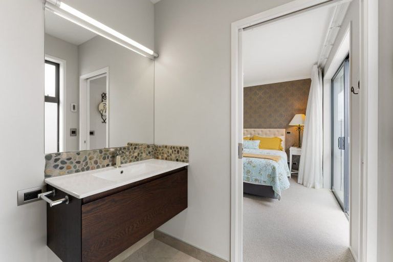 Photo of property in 29 Pukenamu Road, Rainbow Point, Taupo, 3330