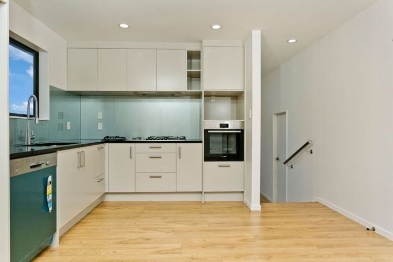 Photo of property in 62 Verran Road, Birkdale, Auckland, 0626