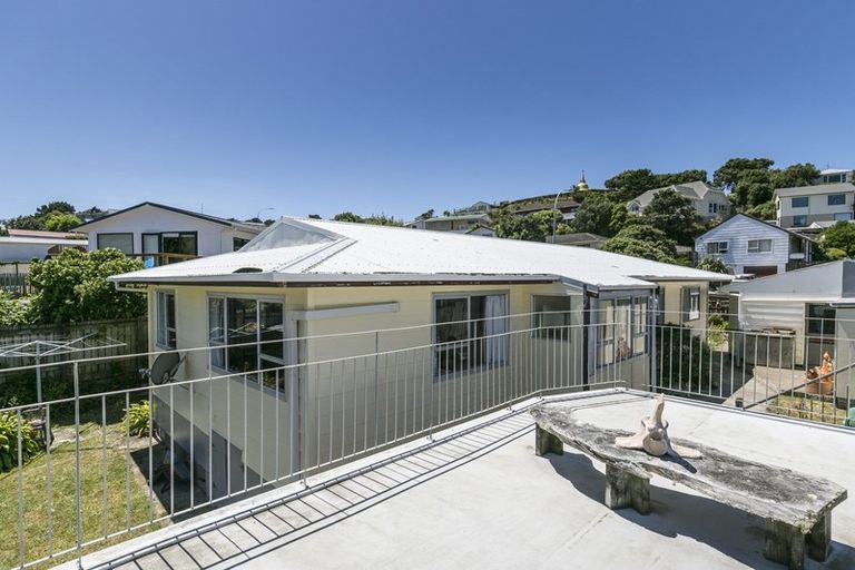 Photo of property in 9 Frobisher Street, Island Bay, Wellington, 6023