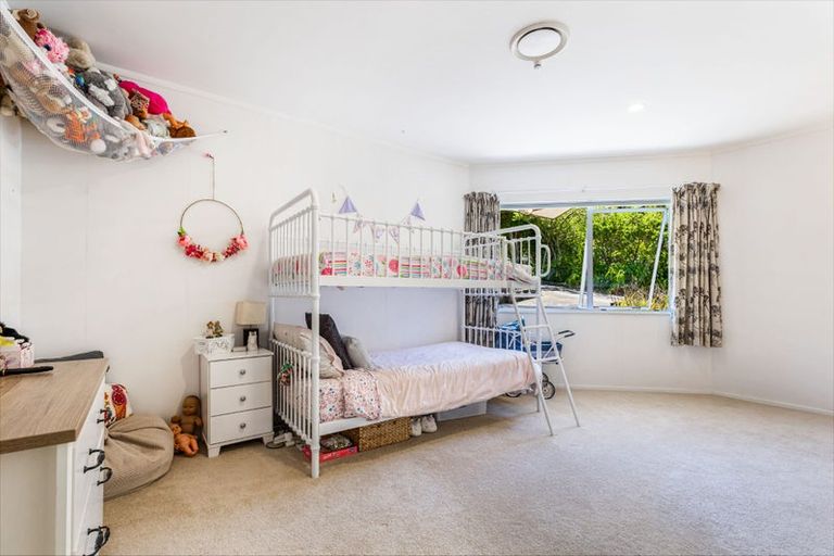Photo of property in 17 Yelash Road, Massey, Auckland, 0614