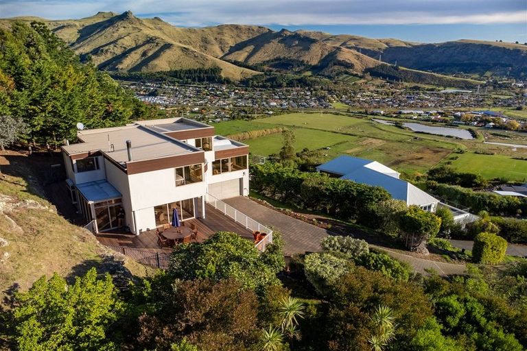 Photo of property in 210 Cannon Hill Crescent, Mount Pleasant, Christchurch, 8081