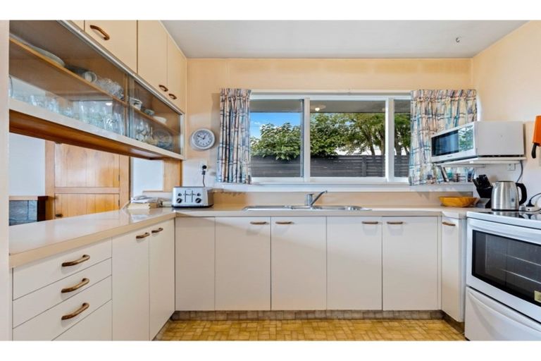 Photo of property in 7 Mirfield Place, Russley, Christchurch, 8042