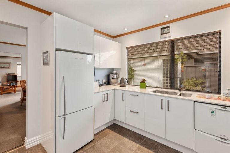 Photo of property in 2/4 Wai-iti Crescent, Woburn, Lower Hutt, 5010