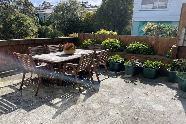 Photo of property in 2/61 Black Rock Road, Newlands, Wellington, 6037