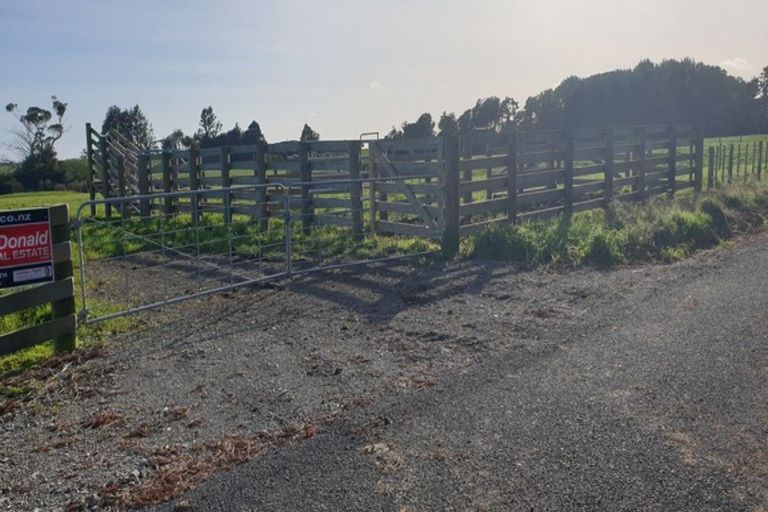 Photo of property in 412b Corbett Road, Lepperton, New Plymouth, 4373