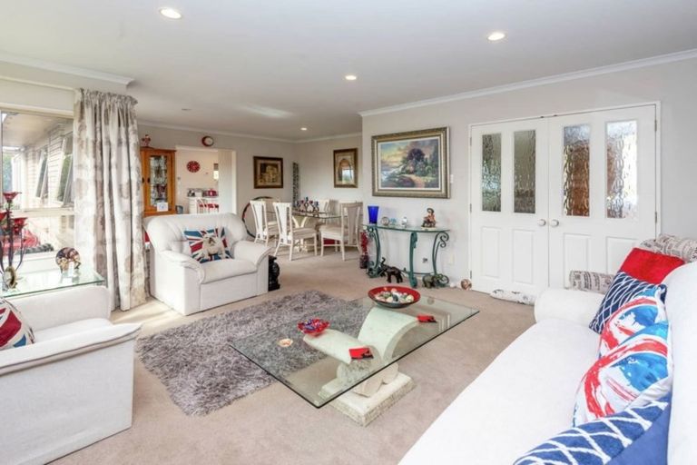 Photo of property in 2/42 Mccahill Views, Botany Downs, Auckland, 2010