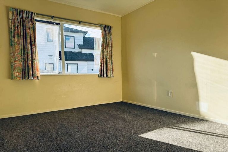 Photo of property in 1/22 Becroft Drive, Forrest Hill, Auckland, 0620