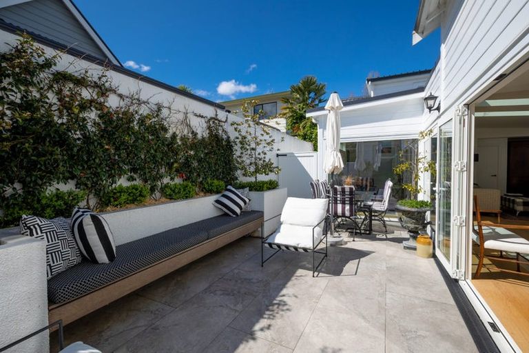 Photo of property in 205 Collingwood Street, Nelson, 7010