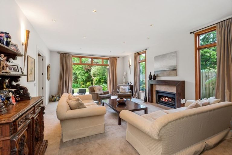 Photo of property in 118 Straven Road, Fendalton, Christchurch, 8014