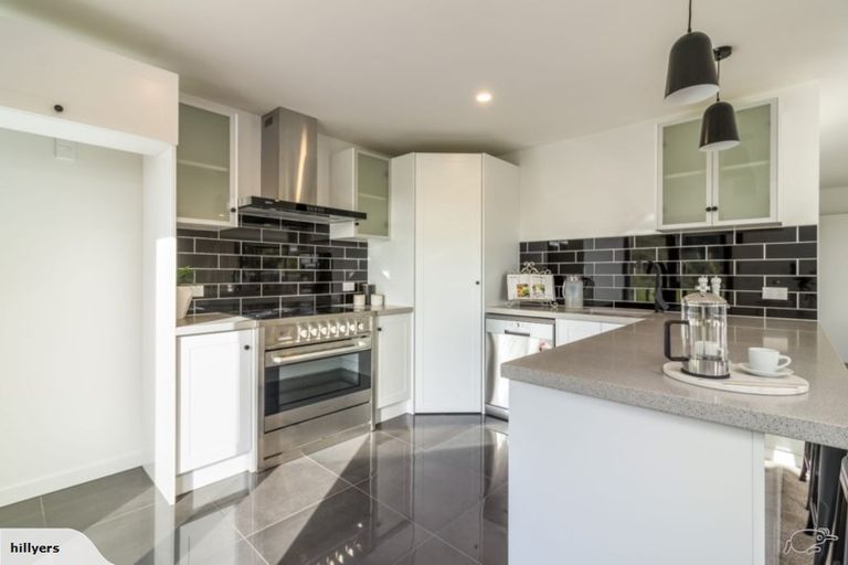 Photo of property in 122 Mccormacks Bay Road, Redcliffs, Christchurch, 8081