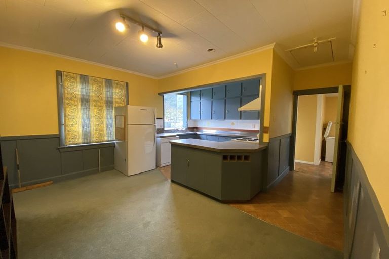 Photo of property in 41 Devon Street, Picton, 7220