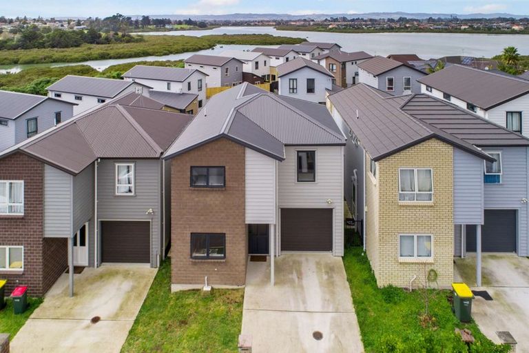 Photo of property in 6 Awhenga Place, Weymouth, Auckland, 2103