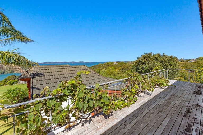 Photo of property in 14 Kotare Place, Sandspit, Warkworth, 0982