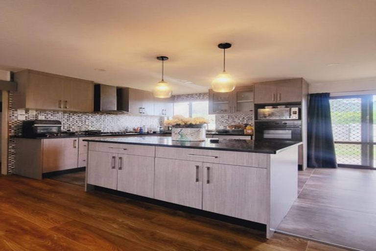 Photo of property in 14 Waimana Road, Conifer Grove, Takanini, 2112